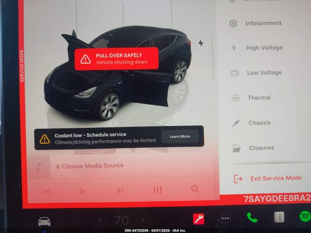 2024 Tesla Model Y Long Range Dual Motor All-wheel Drive მანქანა იყიდება აუქციონზე, vin: 7SAYGDEE8RA218969, აუქციონის ნომერი: 44752559