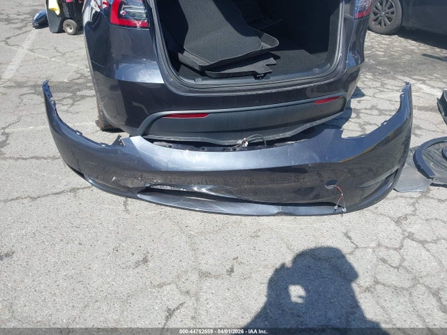 2024 Tesla Model Y Long Range Dual Motor All-wheel Drive მანქანა იყიდება აუქციონზე, vin: 7SAYGDEE8RA218969, აუქციონის ნომერი: 44752559