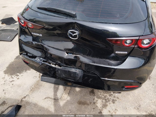 JM1BPAKM1P1614568 Mazda Mazda3 2.5 S Select