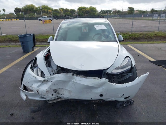2021 Tesla Model Y Long Range Dual Motor All-wheel Drive მანქანა იყიდება აუქციონზე, vin: 5YJYGDEE9MF062885, აუქციონის ნომერი: 44752574