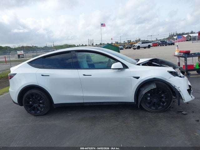 2021 Tesla Model Y Long Range Dual Motor All-wheel Drive მანქანა იყიდება აუქციონზე, vin: 5YJYGDEE9MF062885, აუქციონის ნომერი: 44752574