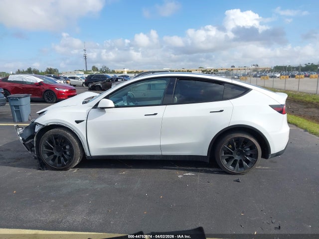 2021 Tesla Model Y Long Range Dual Motor All-wheel Drive მანქანა იყიდება აუქციონზე, vin: 5YJYGDEE9MF062885, აუქციონის ნომერი: 44752574