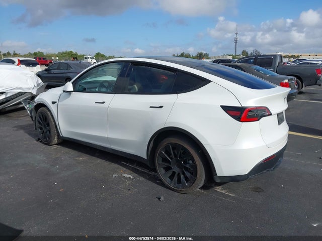 2021 Tesla Model Y Long Range Dual Motor All-wheel Drive მანქანა იყიდება აუქციონზე, vin: 5YJYGDEE9MF062885, აუქციონის ნომერი: 44752574