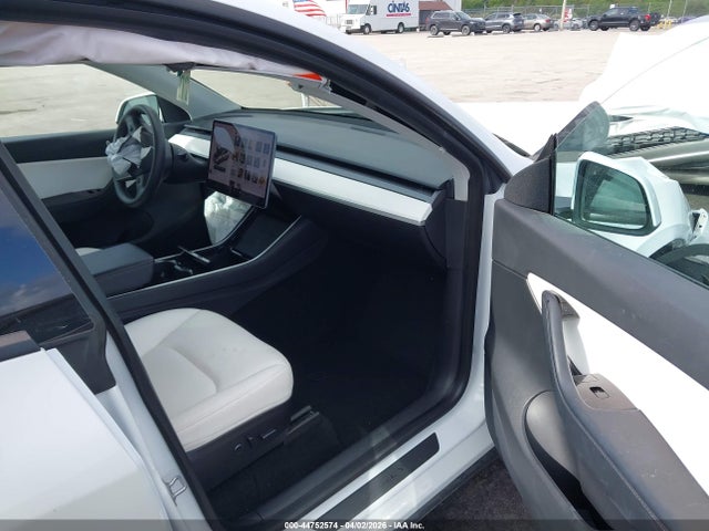 2021 Tesla Model Y Long Range Dual Motor All-wheel Drive მანქანა იყიდება აუქციონზე, vin: 5YJYGDEE9MF062885, აუქციონის ნომერი: 44752574