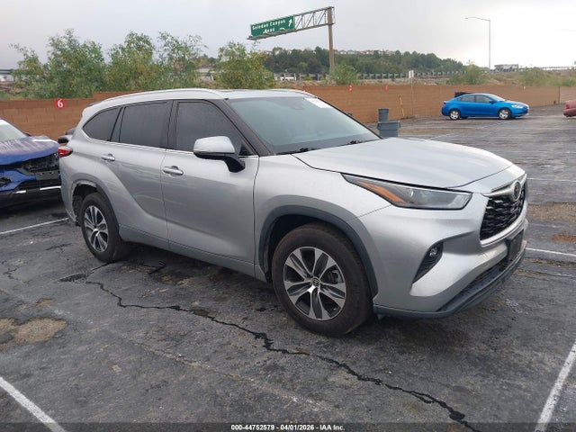 5TDHZRAH6NS120245 Toyota Highlander Xle