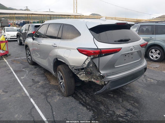 5TDHZRAH6NS120245 Toyota Highlander Xle