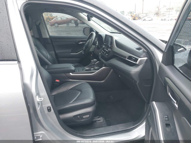 5TDHZRAH6NS120245 Toyota Highlander Xle