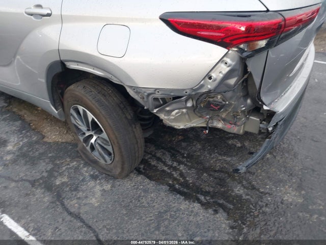 5TDHZRAH6NS120245 Toyota Highlander Xle