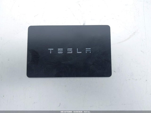 7SAYGDED7TF405945 Tesla Model Y