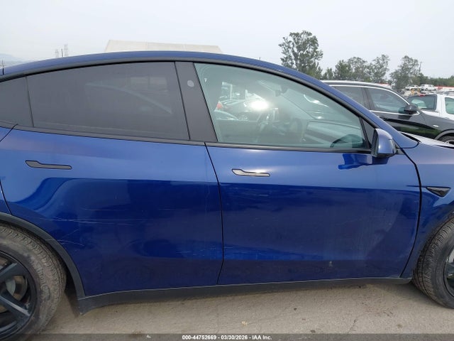 7SAYGDED7TF405945 Tesla Model Y