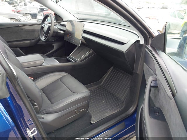 7SAYGDED7TF405945 Tesla Model Y