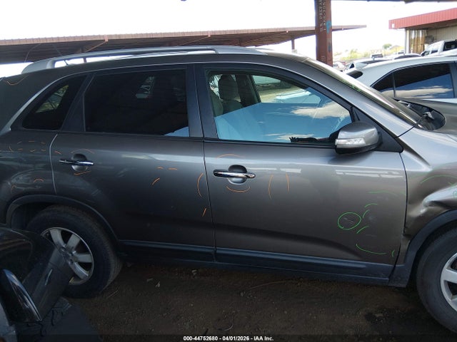 44752680 :رقم المزاد ، 5XYKT3A10BG104770 vin ، 2011 Kia Sorento Lx مزاد بيع
