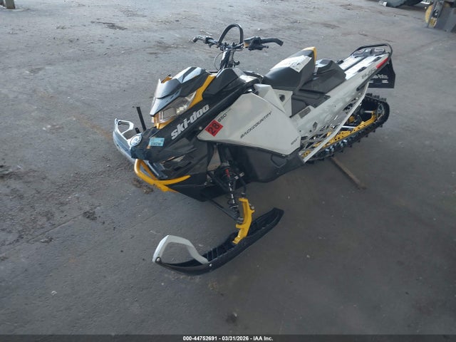 Ski-Doo Backcountry 850 2023 2BPSUGPD6PV000042 Image 2