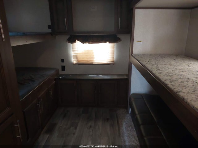 4YDT34T29LV502924 Keystone Cougar 34&#039; Bumper Pull Travel Trailer