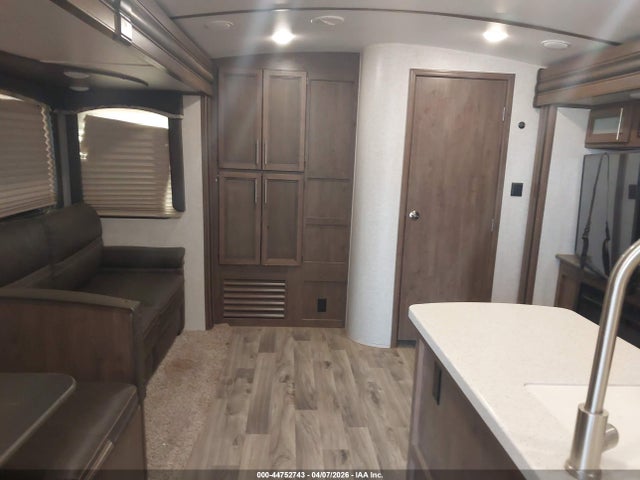 4YDT34T29LV502924 Keystone Cougar 34&#039; Bumper Pull Travel Trailer