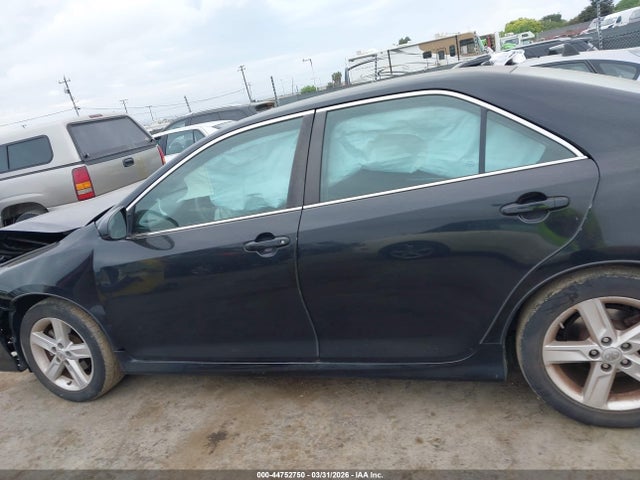 4T1BF1FK8EU426049 Toyota CAMRY SE