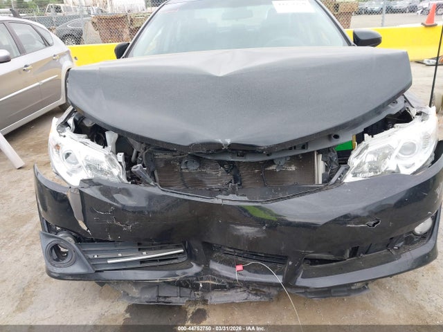 4T1BF1FK8EU426049 Toyota CAMRY SE