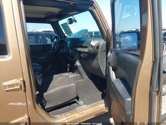 2015 JEEP WRANGLER UNLIMITED 1C4BJWDG1FL631797 Photo 4