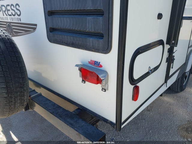 2020 Coachmen Freedom Express მანქანა იყიდება აუქციონზე, vin: 5ZT2FEPB9LW011722, აუქციონის ნომერი: 44752974