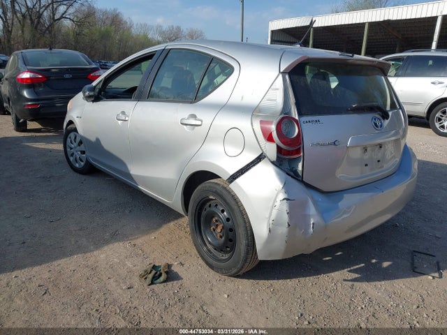 2014 TOYOTA PRIUS C JTDKDTB39E1068126 Photo 2