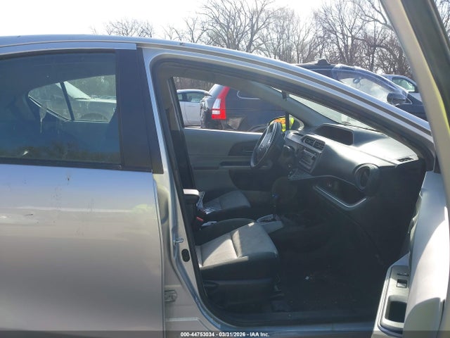2014 TOYOTA PRIUS C JTDKDTB39E1068126 Photo 4