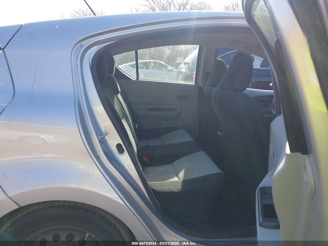 2014 TOYOTA PRIUS C JTDKDTB39E1068126 Photo 7