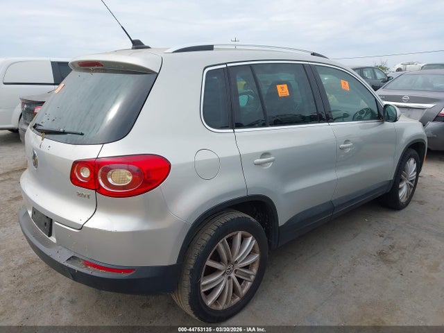 2011 Volkswagen Tiguan Se მანქანა იყიდება აუქციონზე, vin: WVGAV7AX0BW528322, აუქციონის ნომერი: 44753135