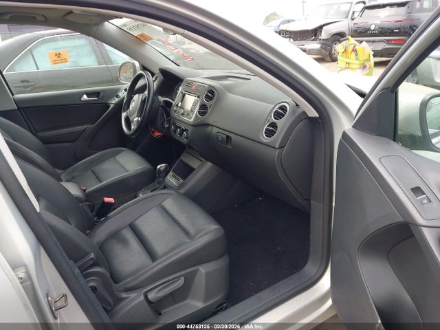 2011 Volkswagen Tiguan Se მანქანა იყიდება აუქციონზე, vin: WVGAV7AX0BW528322, აუქციონის ნომერი: 44753135