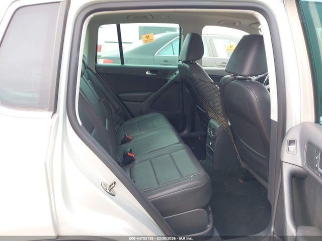 2011 Volkswagen Tiguan Se მანქანა იყიდება აუქციონზე, vin: WVGAV7AX0BW528322, აუქციონის ნომერი: 44753135