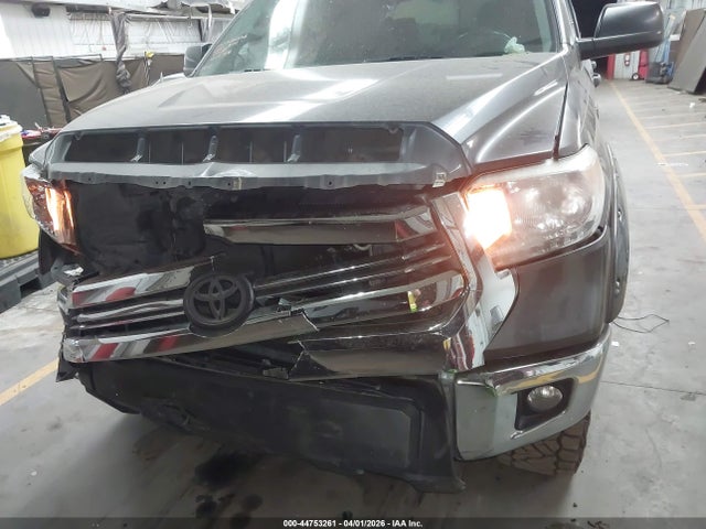 5TFDW5F12FX418878 Toyota Tundra Sr5 5.7l V8