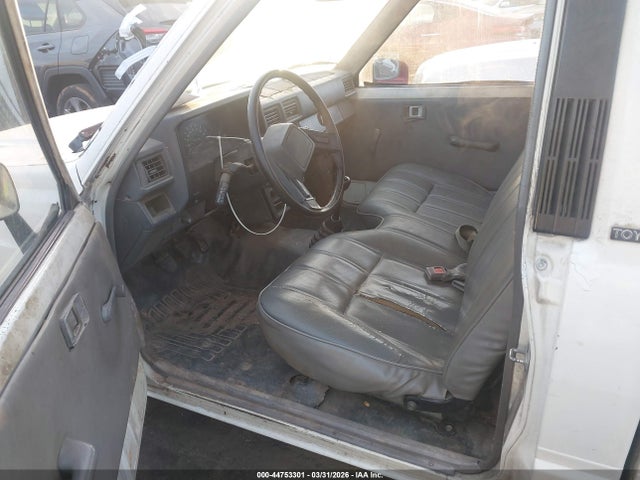 1985 Toyota Pickup 1/2 Ton Rn50 მანქანა იყიდება აუქციონზე, vin: JT4RN50R3F0088989, აუქციონის ნომერი: 44753301