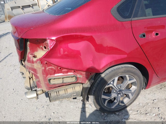 3KPF24ADXME358944 KIA Forte Lxs
