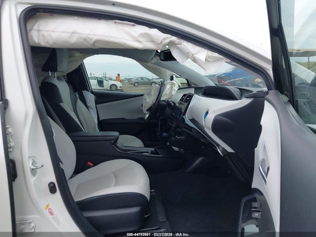 JTDKARFU1H3032745 Toyota Prius Four
