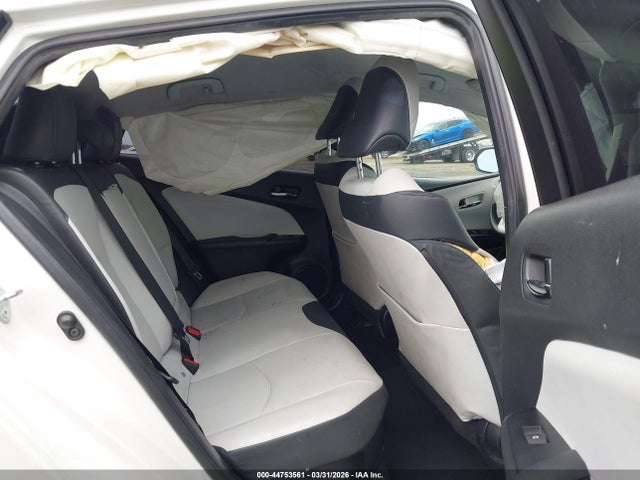 JTDKARFU1H3032745 Toyota Prius Four