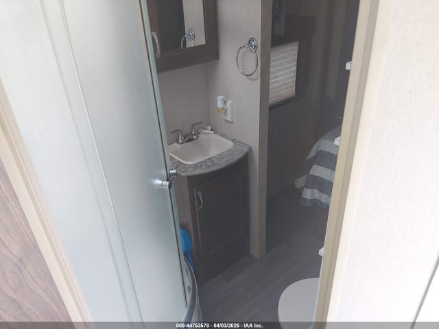 4YDT2512XHM936603 Dutchman Other