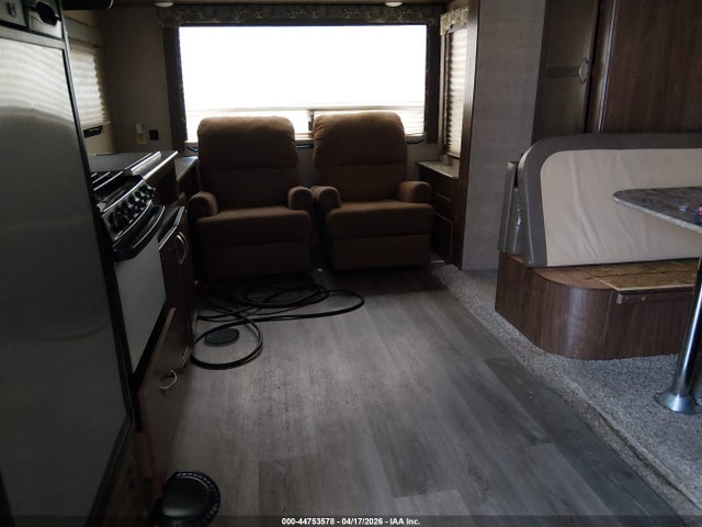 4YDT2512XHM936603 Dutchman Other