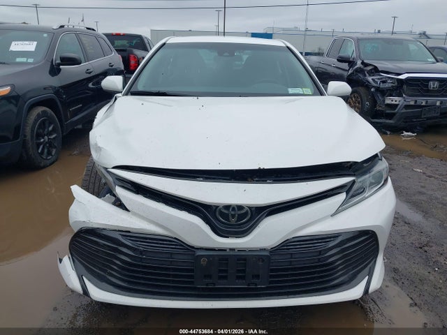 Auction sale of the 2018 Toyota Camry Le, vin: 4T1B11HK4JU653907, lot number: 44753684