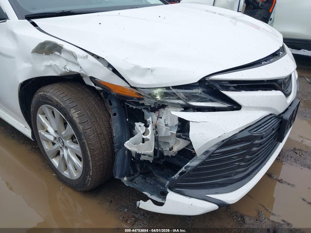 Auction sale of the 2018 Toyota Camry Le, vin: 4T1B11HK4JU653907, lot number: 44753684