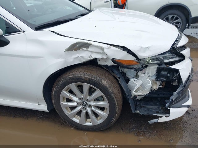 Auction sale of the 2018 Toyota Camry Le, vin: 4T1B11HK4JU653907, lot number: 44753684