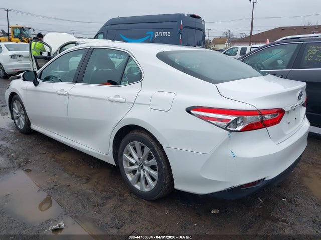 Auction sale of the 2018 Toyota Camry Le, vin: 4T1B11HK4JU653907, lot number: 44753684