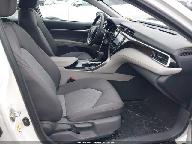 Auction sale of the 2018 Toyota Camry Le, vin: 4T1B11HK4JU653907, lot number: 44753684