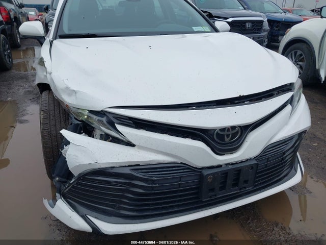 Auction sale of the 2018 Toyota Camry Le, vin: 4T1B11HK4JU653907, lot number: 44753684