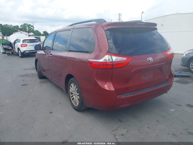 2016 TOYOTA SIENNA 5TDYK3DC4GS713915 Photo 2