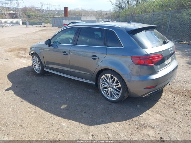 44753910 :رقم المزاد ، WAUSPBFFXJA068052 vin ، 2018 Audi A3 E-tron 1.4t Premium مزاد بيع
