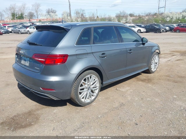 44753910 :رقم المزاد ، WAUSPBFFXJA068052 vin ، 2018 Audi A3 E-tron 1.4t Premium مزاد بيع
