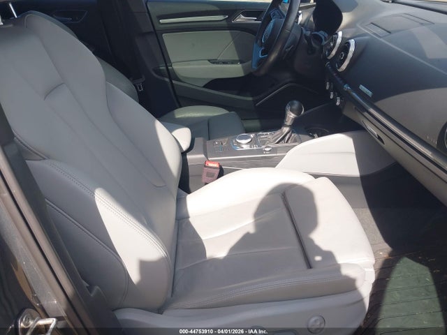 44753910 :رقم المزاد ، WAUSPBFFXJA068052 vin ، 2018 Audi A3 E-tron 1.4t Premium مزاد بيع