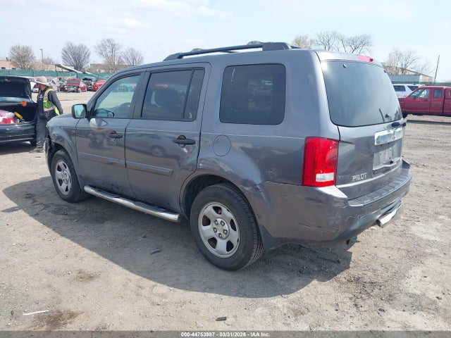 Honda PILOT LX 2015 5FNYF4H28FB044823 Image 3
