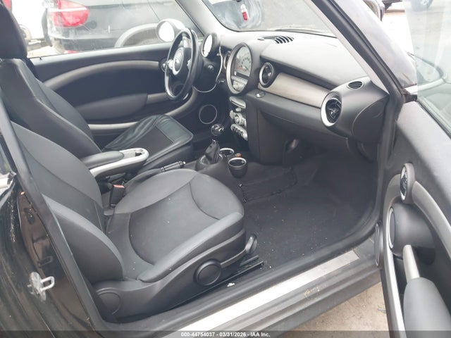 2010 MINI COOPER WMWMF3C57ATZ25249 Photo 4