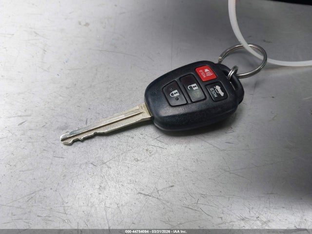 5YFBURHE8HP657034 Toyota COROLLA LE