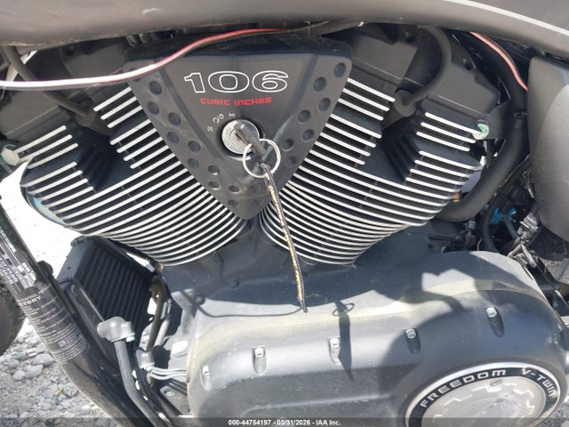 Victory Motorcycles Gunner 2017 5VPCGBAB4H3057284 Image 8